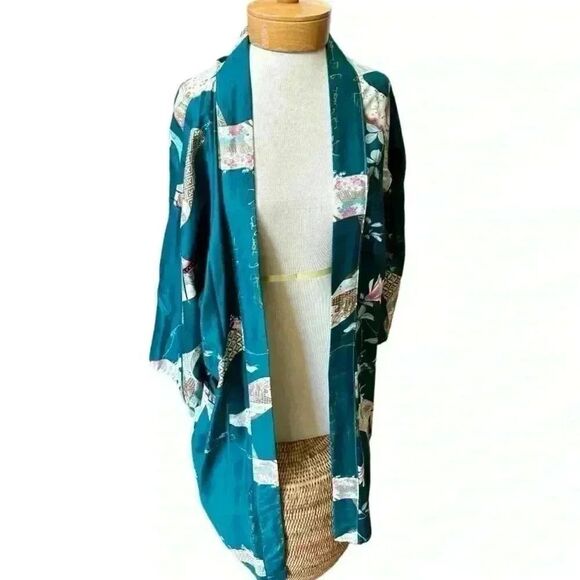 Vintage Kimono from FP Tokyo. Fits like a Med. stunning color looks brand new. - Picture 7 of 10